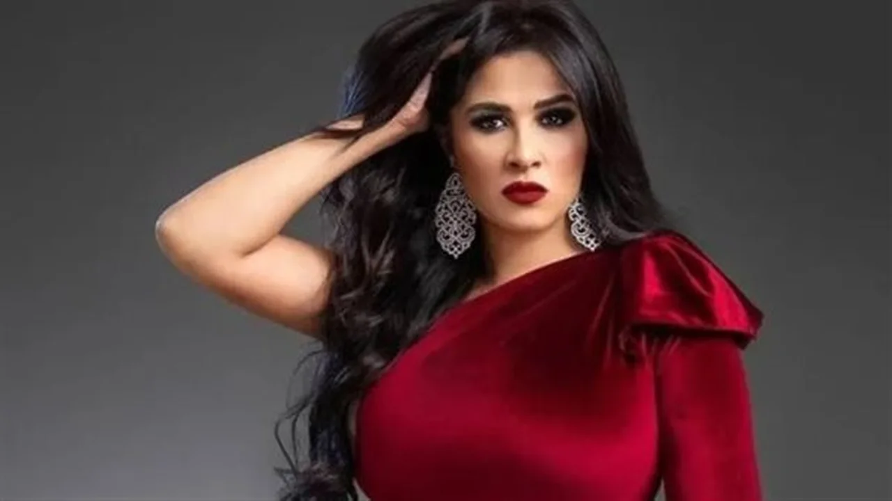 حج ياسمين عبد العزيز.. مشروع جديد يجذب الأنظار في السينما